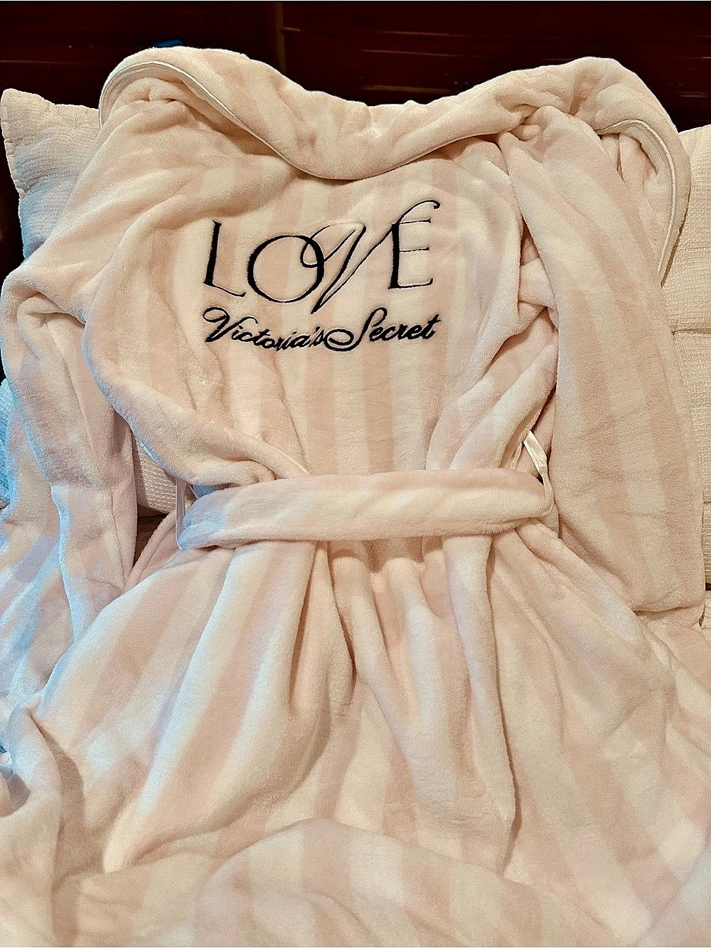 NWT - Victoria's Secret The Cozy Robe Striped Plush Robe Pink & White Medium/Lar